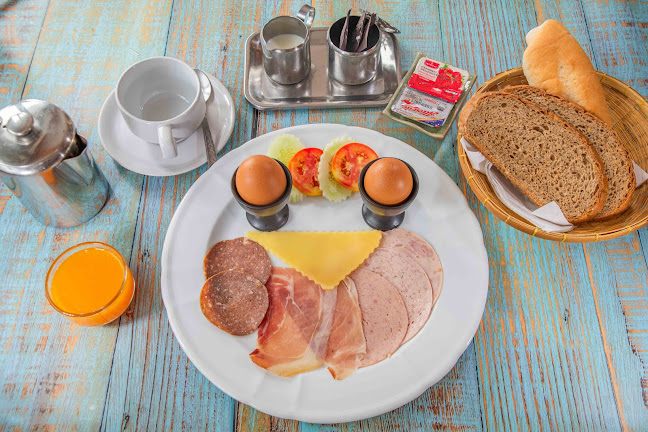 German Piccolo - การบริการอาหารและที่พัก