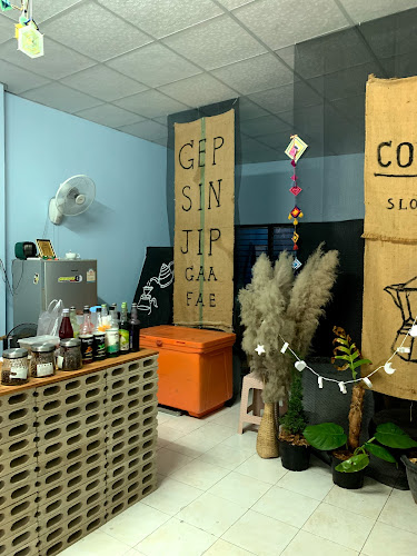 เก็บศิลป์จิบกาแฟเทคอะเวย์ - การบริการอาหารและที่พัก