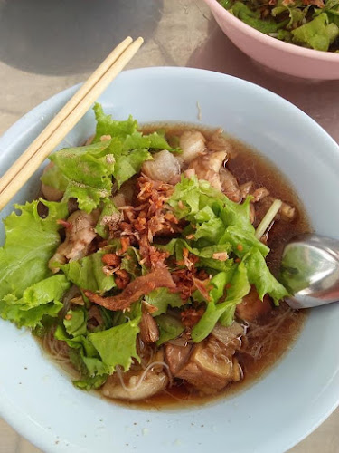 Comentarii opinii despre ราชาก๋วยเตี๋ยวหมูตุ๋น-เนื้อตุ๋น(หัวมุมตลาดพระรูปคลองสอง)