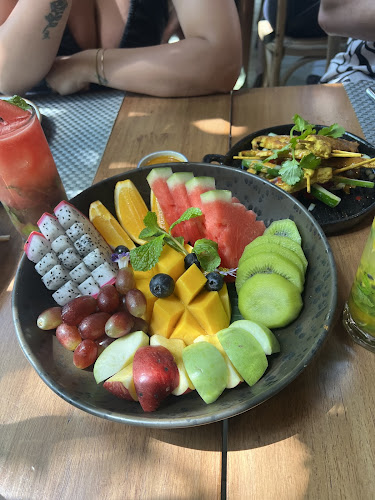 66 ถ. ทวีวงศ์ ตำบลป่าตอง อำเภอกะทู้ ภูเก็ต 83150