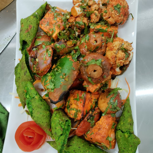 Magic Masala Indian Restaurant - การบริการอาหารและที่พัก