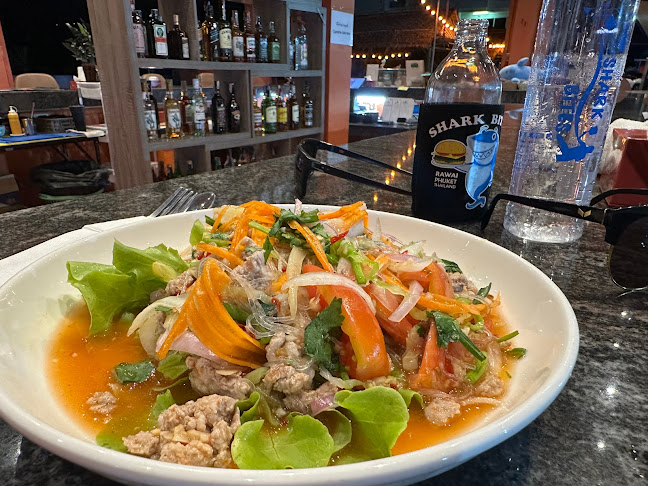 Shark Bites - Pool Bar and Pickleball - การบริการอาหารและที่พัก