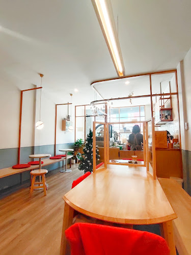 ญ่าคาเฟ่ • Coffee & Desserts •