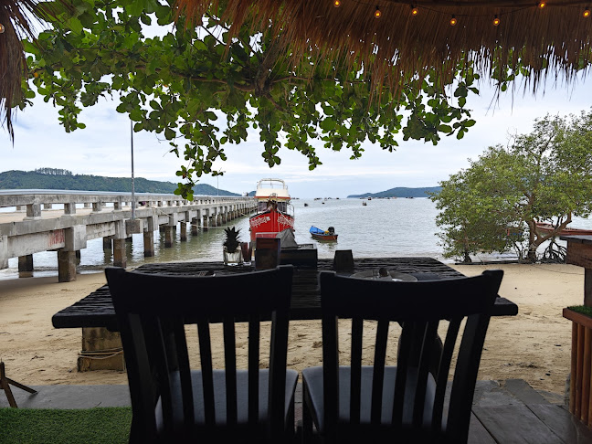 บ้านกุ้งมังกร - การบริการอาหารและที่พัก