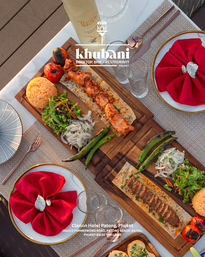 Opinii despre Khubani Rooftop Bar and Restaurant خوباني în อำเภอกะทู้ - การบริการอาหารและที่พัก