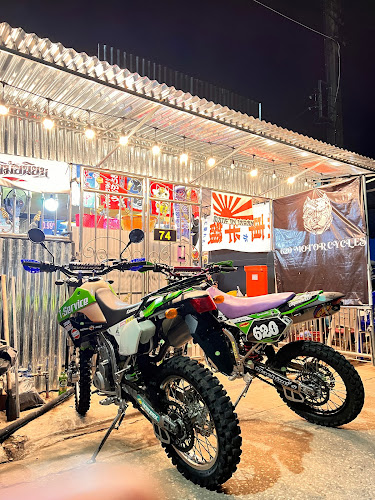 พิศมัยนิยม ชากังราว (Pitsamai Niyom Chakangrao) - การบริการอาหารและที่พัก