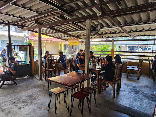 ส้มตำกำแพงแตก