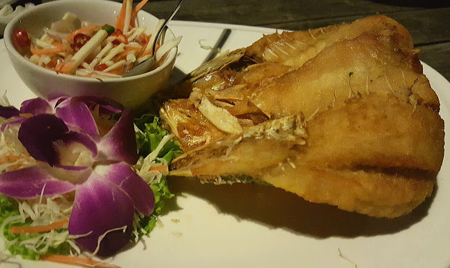 River Wine Restaurant&Karaoke - การบริการอาหารและที่พัก