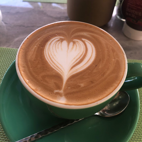 Coco's Nai Harn Cafe - การบริการอาหารและที่พัก