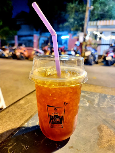 โรตีบังชรีฟ - การบริการอาหารและที่พัก