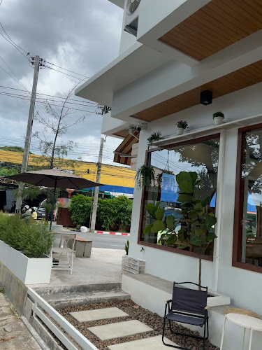 ซันเทอเดย์ - การบริการอาหารและที่พัก