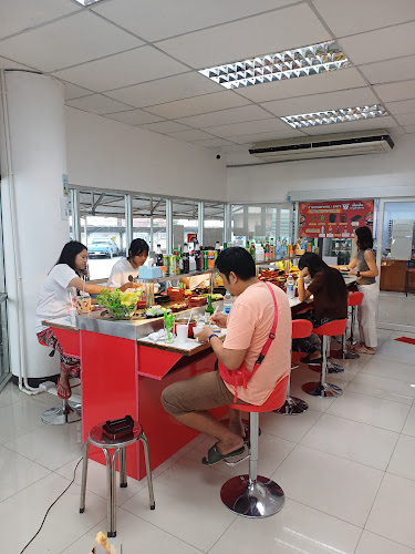 เฮียเสือชาบูสายพาน - การบริการอาหารและที่พัก