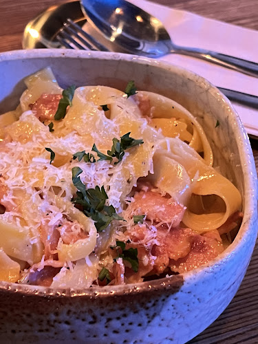 เวียง 22 ถนนประสาท ตำบล เวียง อำเภอเมืองพะเยา พะเยา 56000