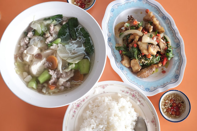 เฮียเปี๊ยกตามสั่ง - การบริการอาหารและที่พัก