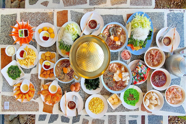 ไอซ์หมูย่างเกาหลีสาขาหน้าสนามฟุตบอลคัปป้า - การบริการอาหารและที่พัก