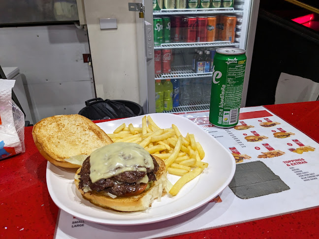 BUCKY BURGER N BUDS - การบริการอาหารและที่พัก