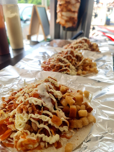 ร้านเฮงเฮง เคบับไก่ - การบริการอาหารและที่พัก