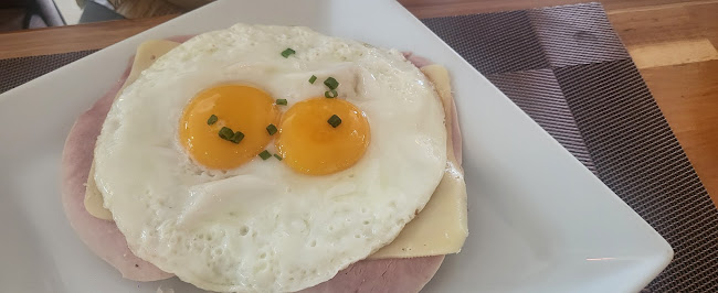 ร้านข้าวต้มร่มโพธิ์