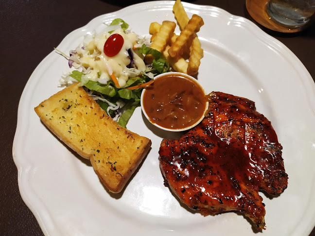 Home Café - การบริการอาหารและที่พัก