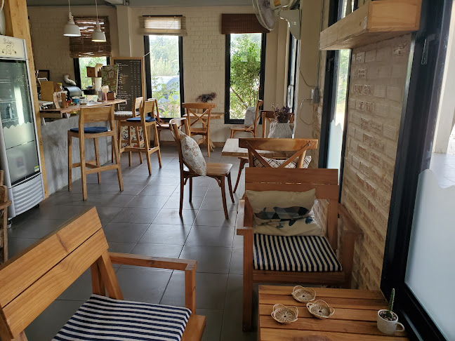 Agape​ Coffee​ อากาเป้​ คอฟฟี่ - การบริการอาหารและที่พัก