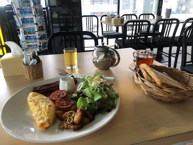 Opinii despre The Bread Basket Bakery & Cafe' în อำเภอกะทู้ - การบริการอาหารและที่พัก