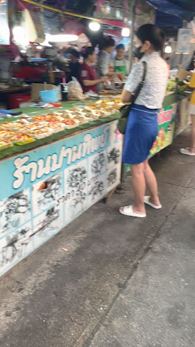 ตลาดสตาร์ไนท์บาร์ซ่า - การบริการอาหารและที่พัก