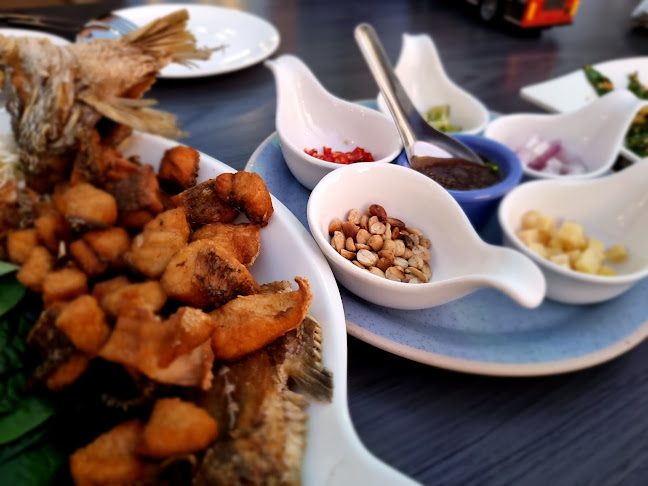 จางวางอิ่ม - การบริการอาหารและที่พัก