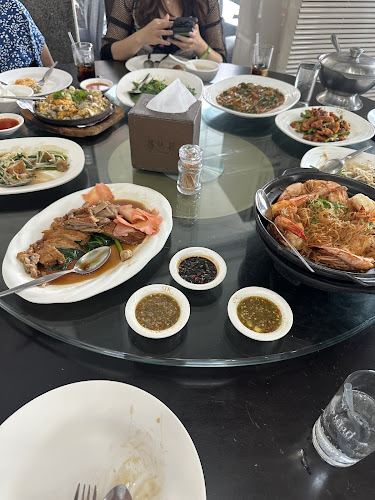 เล้งกี่ - การบริการอาหารและที่พัก