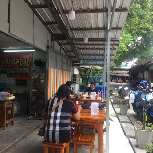 Opinii despre ร้านก๋วยเตี๋ยวไก่​ เนื้อ​ ตุ๋น​ HALAL FOOD สาขา 2 ตลาดแหลมดิน​ @samui în อำเภอเกาะสมุย - การบริการอาหารและที่พัก