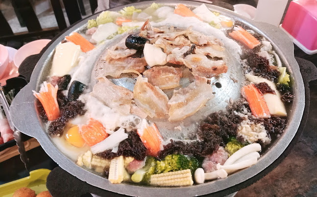 คอนโดหมูกระทะ - การบริการอาหารและที่พัก