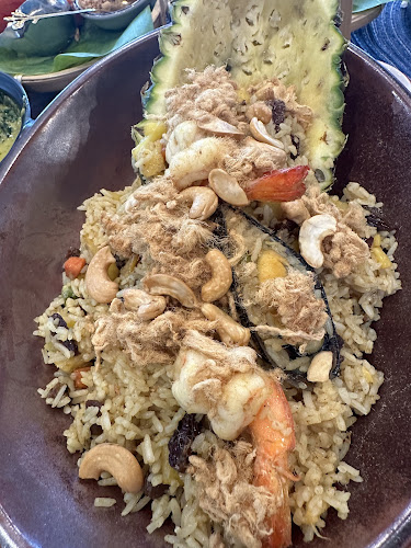 บ้านแกง - การบริการอาหารและที่พัก