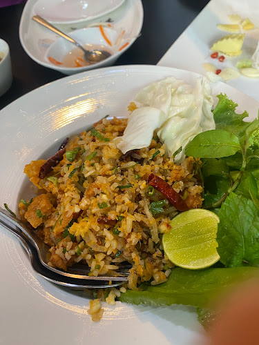 ร้านอาหารเวียดนามซินจ่าวเวียตหาดใหญ่ (วีทีแหนมเนืองหาดใหญ่) - การบริการอาหารและที่พัก
