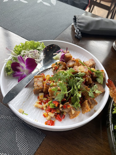 NINETY 9 Garden - การบริการอาหารและที่พัก