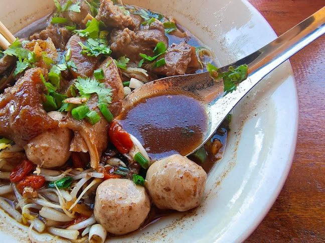 ก๋วยเตี๋ยวเนื้อเอ็นแก้วฉลองภูเก็ต - อำเภอเมืองภูเก็ต