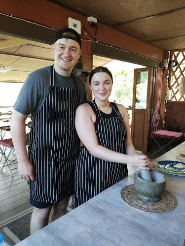 Mr. Dee Chilling Hill Bar