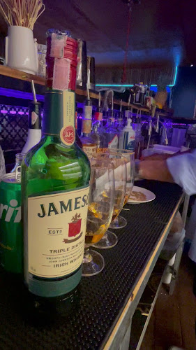 Opinii despre โอเชี่ยนบาร์ în ภูเก็ต - การบริการอาหารและที่พัก