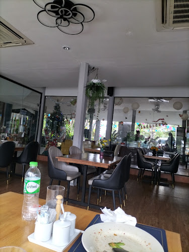 54 ถ. ภูเก็ต ตำบลตลาดใหญ่ อำเภอเมืองภูเก็ต ภูเก็ต 83000