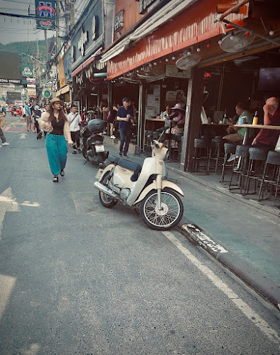 Black Horse Bar - การบริการอาหารและที่พัก