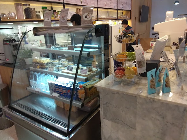 BizCafe หลังคุณย่าโม - การบริการอาหารและที่พัก