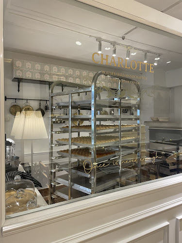 CHARLOTTE DOUGHNUTS Warehouse - การบริการอาหารและที่พัก