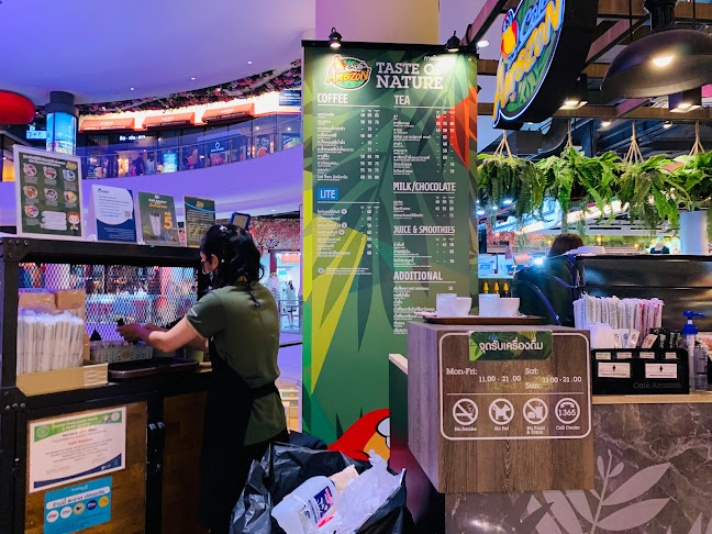 คาเฟ่ อเมซอน - การบริการอาหารและที่พัก