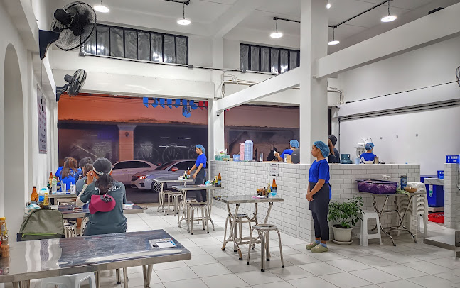 5, 15 ซอย สุรินทร์ ตำบลตลาดใหญ่ เมือง ภูเก็ต 83000