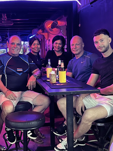 Opinii despre Korn Beer Bar กร เบียร์บาร์ în อำเภอบางละมุง - การบริการอาหารและที่พัก