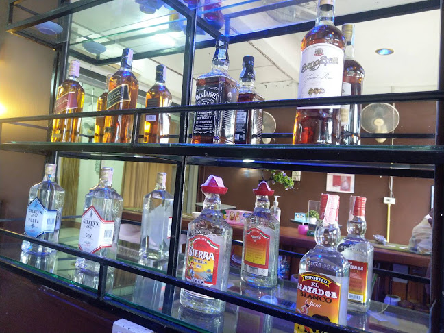 Friends Bar @Rawai - การบริการอาหารและที่พัก