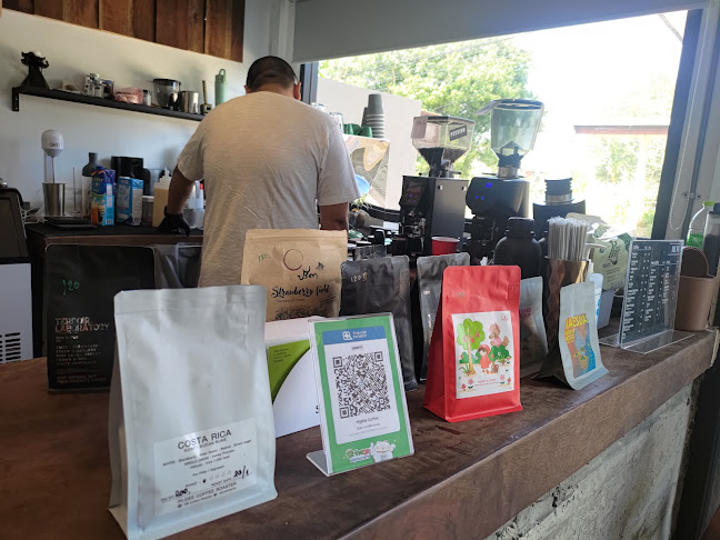 Mighty Coffee Ubon , ไมตรี คอฟฟี่ - การบริการอาหารและที่พัก