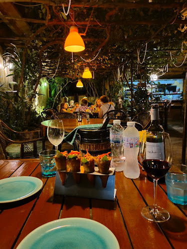 Tatonka Phuket - การบริการอาหารและที่พัก