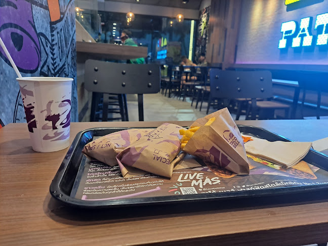 Taco Bell - การบริการอาหารและที่พัก