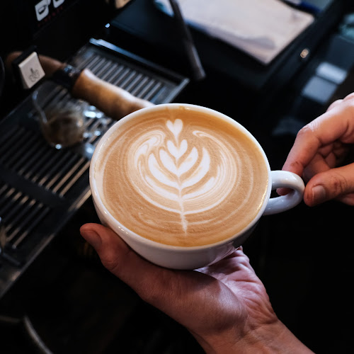 Midori Coffee Roastery - การบริการอาหารและที่พัก