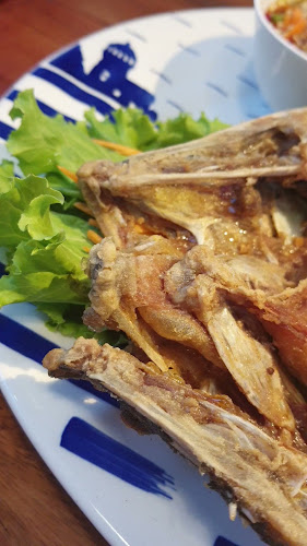 สามไบเถา คาเฟ่ แอนด์ บิสโตร - การบริการอาหารและที่พัก