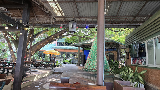 Opinii despre Green Tree Rest. & Pub în อำเภอบางละมุง - การบริการอาหารและที่พัก